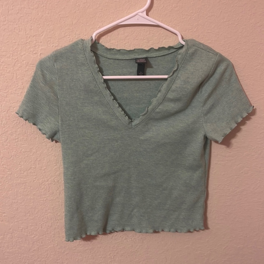 green crop top